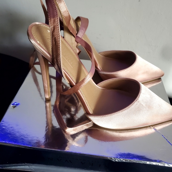 Asks Pumps - Picture 2 of 3